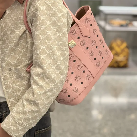MCM Toni Shopper In Visetos Cognac Marrom Bolsa tote