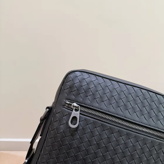 Bottega Veneta Intrecciato Crossbody Bag Đen Crossbody