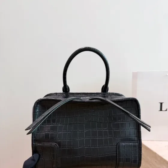 Loewe Amazona Black Top Handle