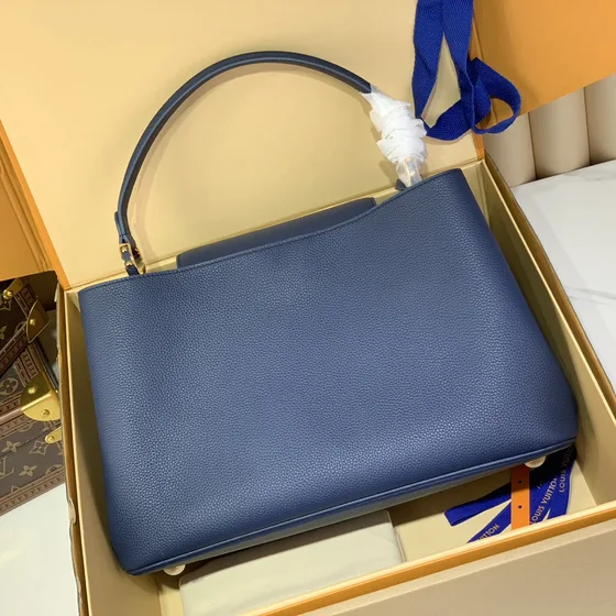 Louis Vuitton Capucines Bleu Anse supérieure
