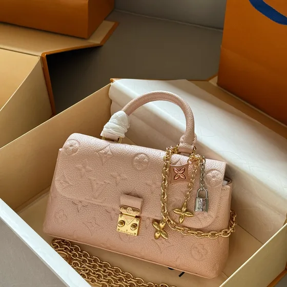 MCM Madeleine Bb Pearlescent Light Rosa 24.0 x 17.0 x 8.5 cm Alça superior