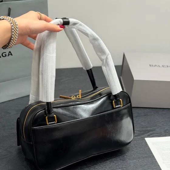 Balenciaga Editor Small Top Handle Bag أسود Top Handle