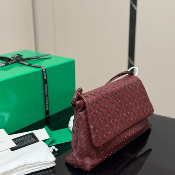 Bottega Veneta Intrecciato Foldover Clutch Zwart Clutch