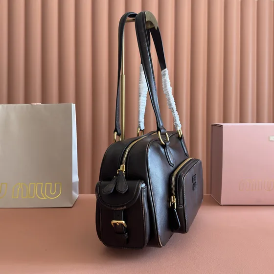Miu Miu جلد Pocket Top Handle Bag أسود Shoulder Bag