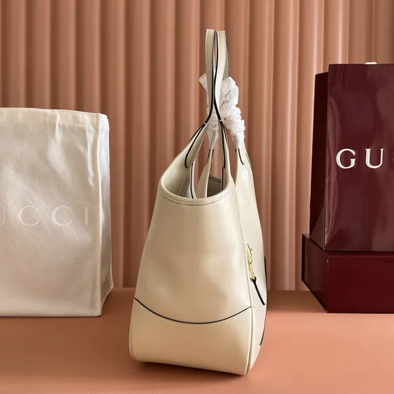 Gucci Gucci Jackie 1961 Medium Shoulder Bag สีครีม Hobo