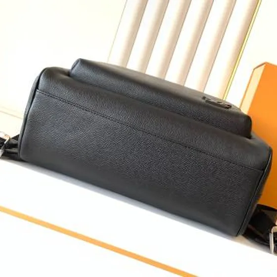 Louis Vuitton Zaino Nero pelle graffiata 40x31x15cm everyday