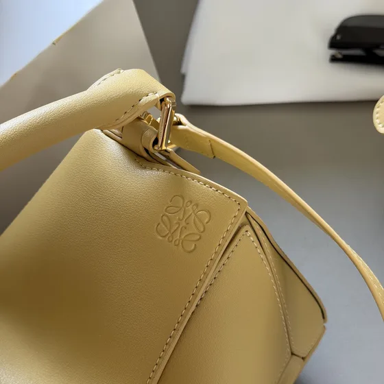 Loewe Puzzle Edge Light Amarelo Alça superior