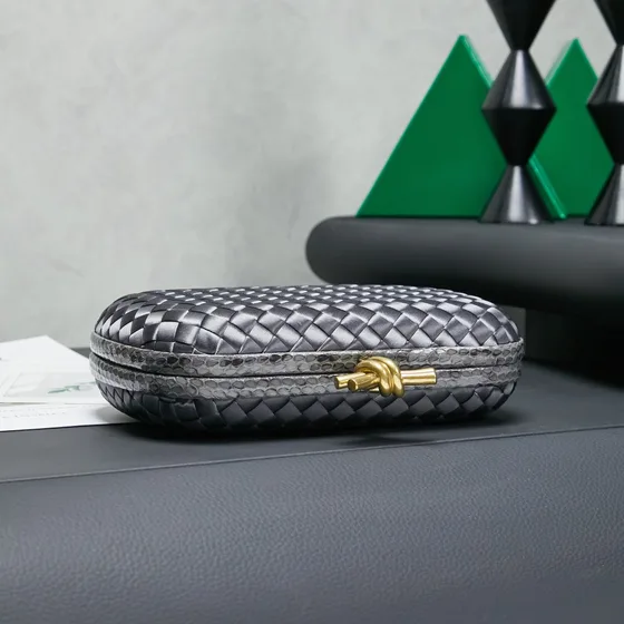 Bottega Veneta Intreccio Knot Клатч Чёрный Клатч