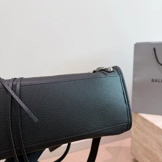 Balenciaga City สีดำ Top Handle