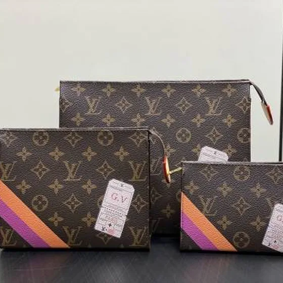 Louis Vuitton Trio Pouch Monogram Eclipse 20 x 5 x 25 cm everyday