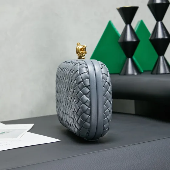Bottega Veneta Knot Clutch Grå Clutch