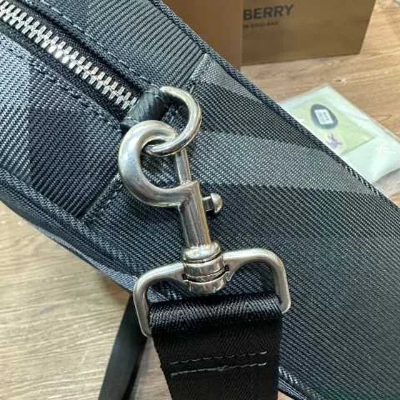 Burberry Pasta Preto Gray Check business