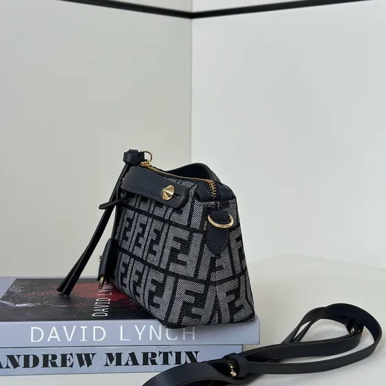Fendi By The Way Mini Preto/Cinza Crossbody