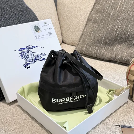 Burberry Phoebe Drawstring Etui Sort Crossbody