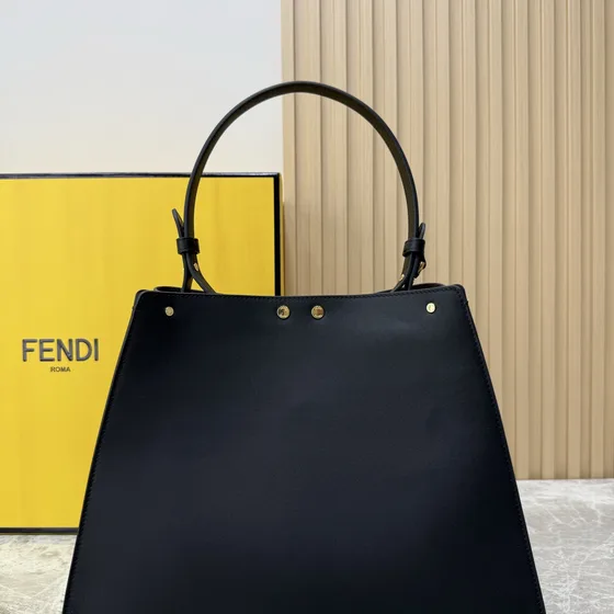 Fendi Peekaboo Iseeu Medium Black Top Handle