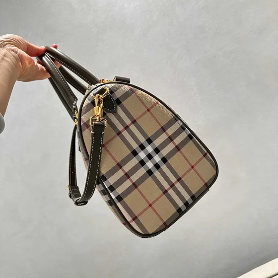 Burberry Check Medium Bowling Bag Vintage Check/بيج بني Top Handle