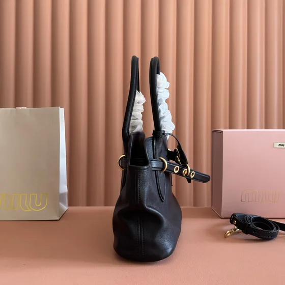 Miu Miu Adventure Nappa Pelle Manico Bag Nero Manico