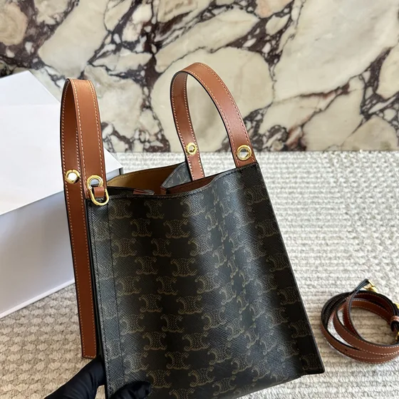 Celine Triomphe Vải bạt Vertical Cabas Tan Nâu Tote Bag