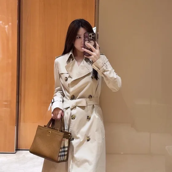 Burberry Title Tote Bag Hitam Top Handle
