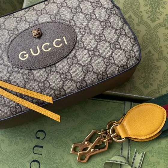 Gucci GG Supreme Camera Bag GG Supreme Monogram Marrón Amarillo crossbody