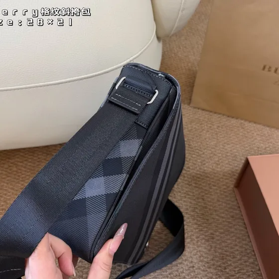 Burberry Check Crossbody Bolsa mensageira Charcoal Check/Preto 28×21cm Crossbody