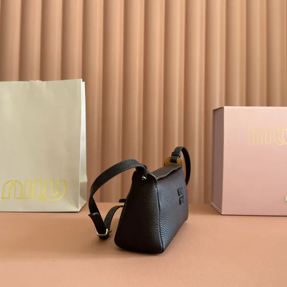 Miu Miu Couro Mini Bolsa transversal Preto Crossbody