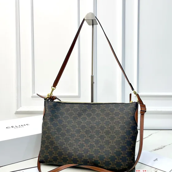 Celine Triomphe Hobo بني Hobo