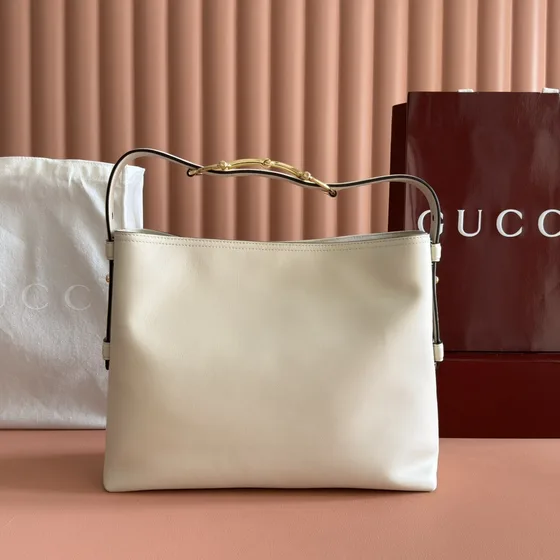Gucci Gg Emblem Small Schoudertas Wit Schoudertas