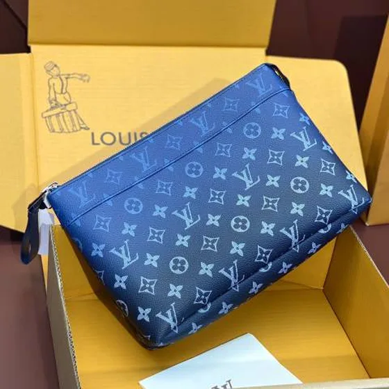 Louis Vuitton Pochette Voyage Souple Monogram Eclipse 32 x 21 x 8 everyday