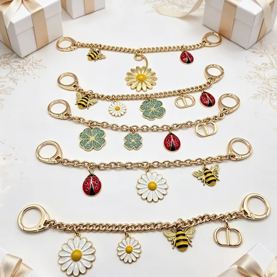 Dior Toile De Jouy L'Abeille Bag Charm Chain Guld Etui
