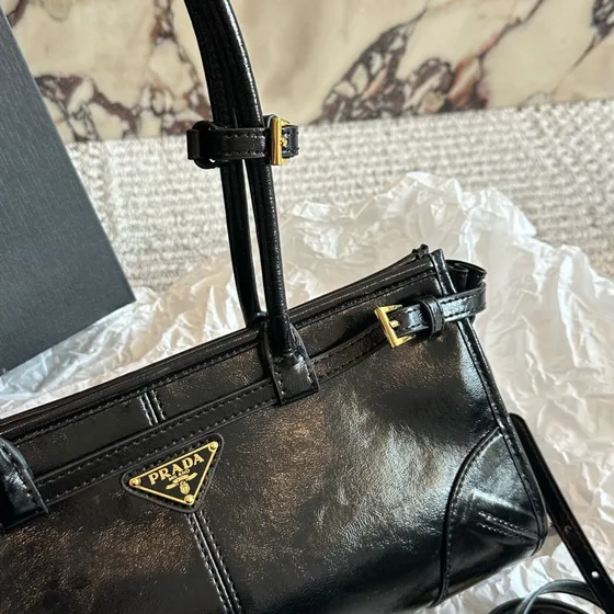 Prada Small Läder Top-Handle Bag Svart Topphandtag