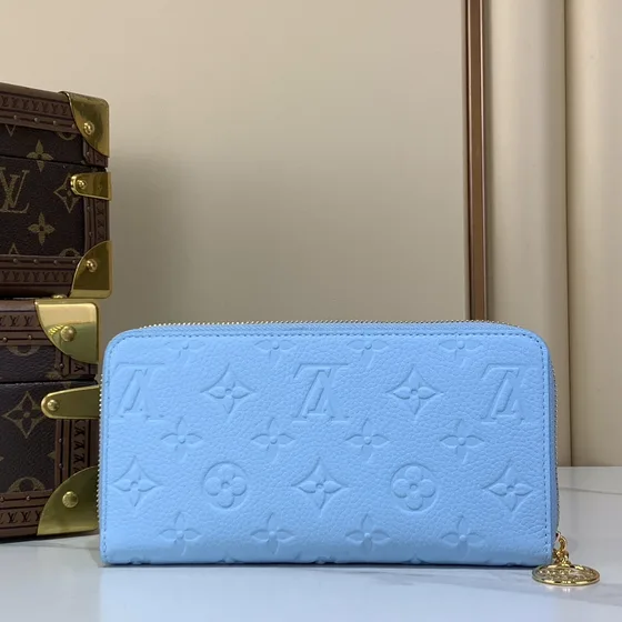 Louis Vuitton Zippy Wallet Light أزرق Wallet