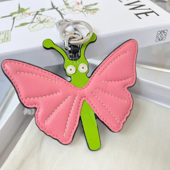 Loewe Butterfly Key Charm Merah jambu/Hijau Pouch
