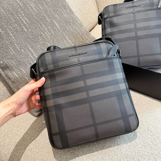 Burberry London Check Bolso cruzado Charcoal/Negro Crossbody