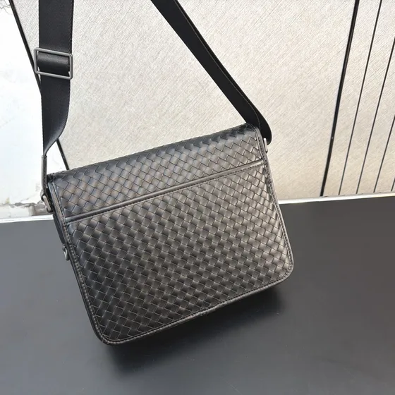 Bottega Veneta Intrecciato Flap Postacı çantası Siyah Crossbody