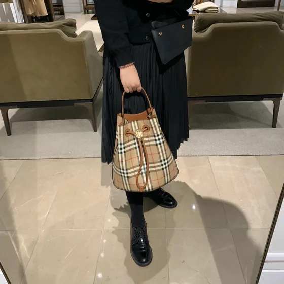 Burberry Vintage Check Drawstring Bøtteveske Beige/Briar Brun Crossbody/Tophåndtak Bøtteveske