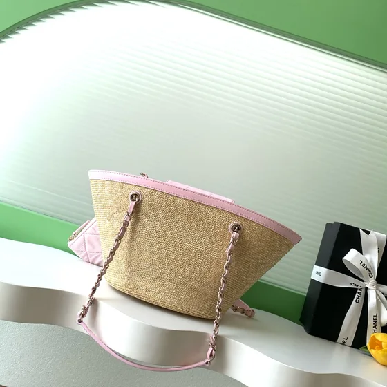 Chanel Raffia Basket Bag Beige/Merah muda Shoulder Bag