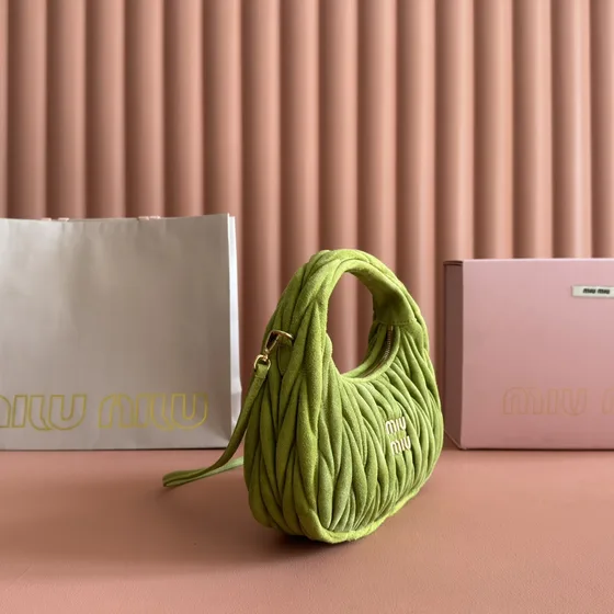 Miu Miu Wander Matelassé جلد شامواه Hobo Bag Avocado أخضر Hobo