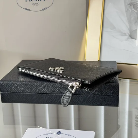 Prada Saffiano Cuir Card Holder With Zipper Noir Card Holder
