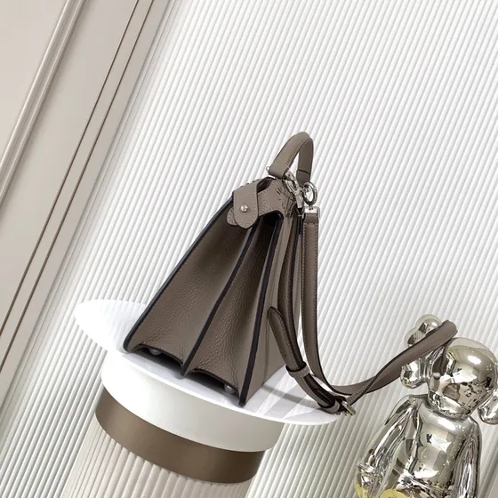 Fendi Peekaboo Iseeu Small Gray Henkel