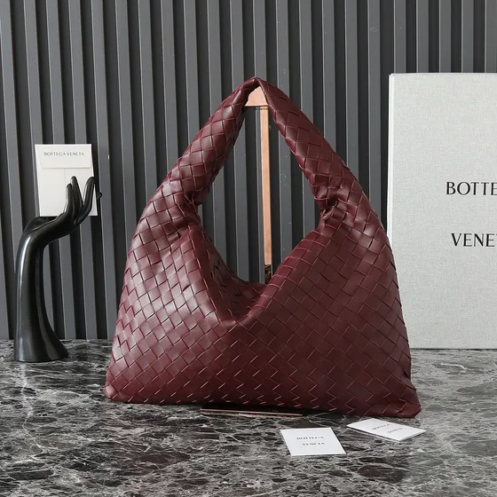 Bottega Veneta Small Hop Shoulder Bag نبيتي Hobo