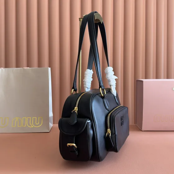 Miu Miu Piel Pocket Top-Handle Bag Negro Asa superior