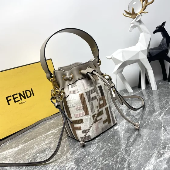 Fendi Mon Tresor Mini Sac seau Gris Multi Crossbody