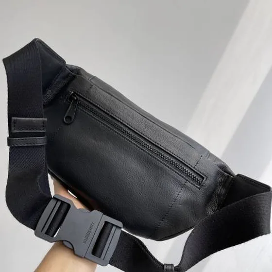 Burberry Black 31x16x7 5cm crossbody