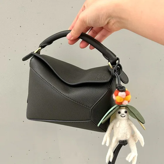 Loewe Mandragora Charm In Felt And Телячья кожа Soft Белый Мешочек