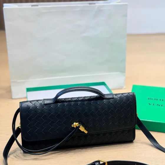 Bottega Veneta Intrecciato Long Clutch With Handle Siyah Clutch