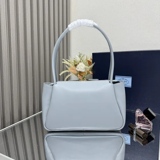 Prada Small หนัง Top-Handle Bag Light สีฟ้า Top Handle