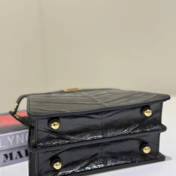 Fendi Peekaboo Iseeu Petite Đen Top Handle