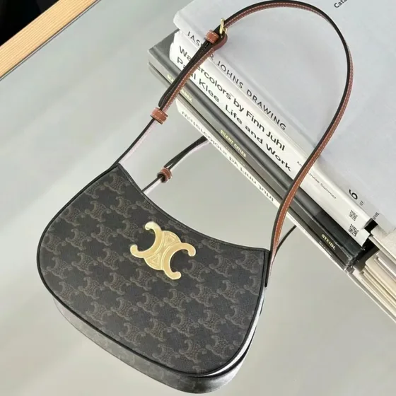 Celine Triomphe Medium Tilly Bag Tan Triomphe Doek (Bruin Monogram) Schoudertas