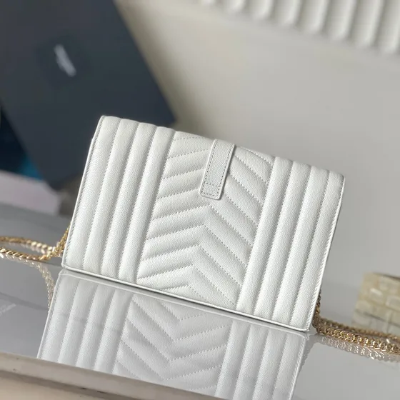 YSL Cassandre Matelassé Envelope Chain Wallet أبيض Woc